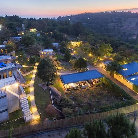 Twelve Oclock Resort Si Khio Buitenkant foto